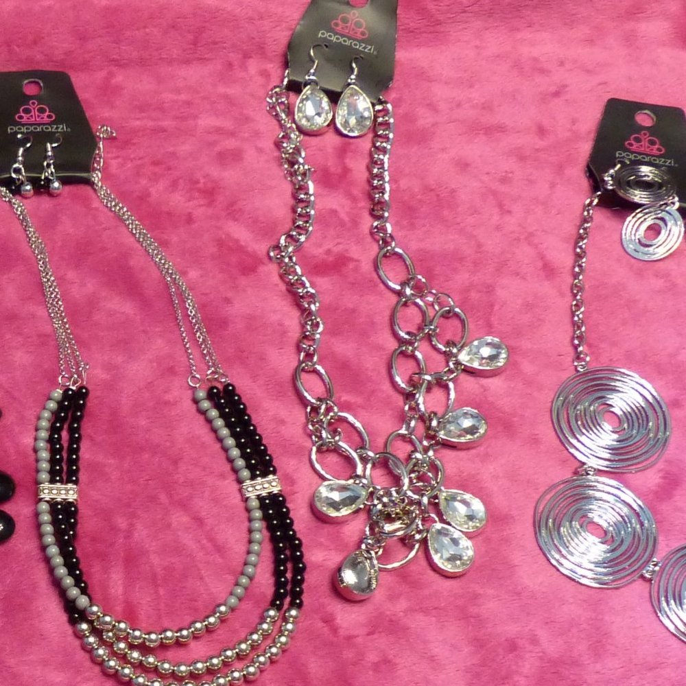 5 Paparazzi Silver Necklaces - Picture 5 of 6